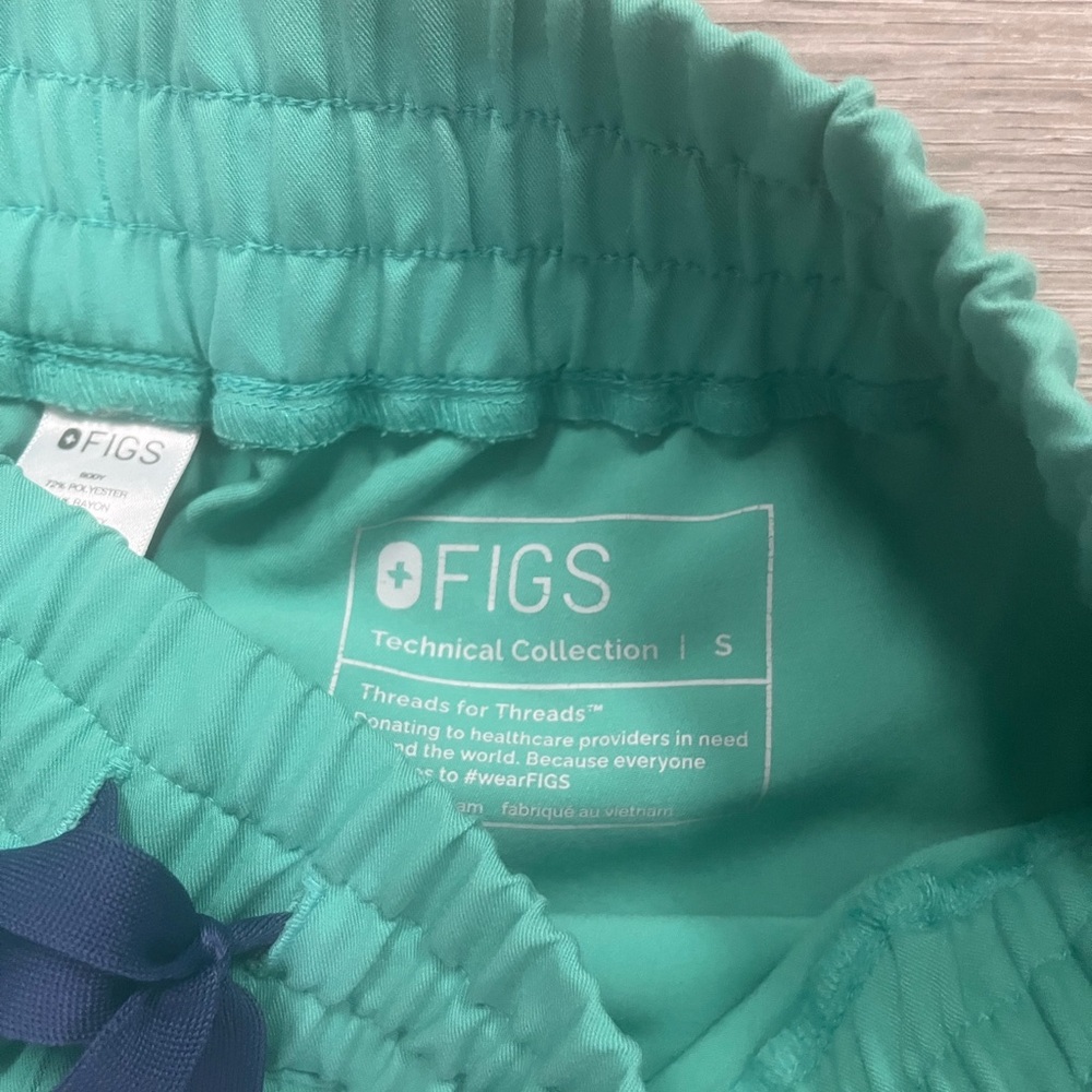 Figs scrub set - Picture 3 of 3